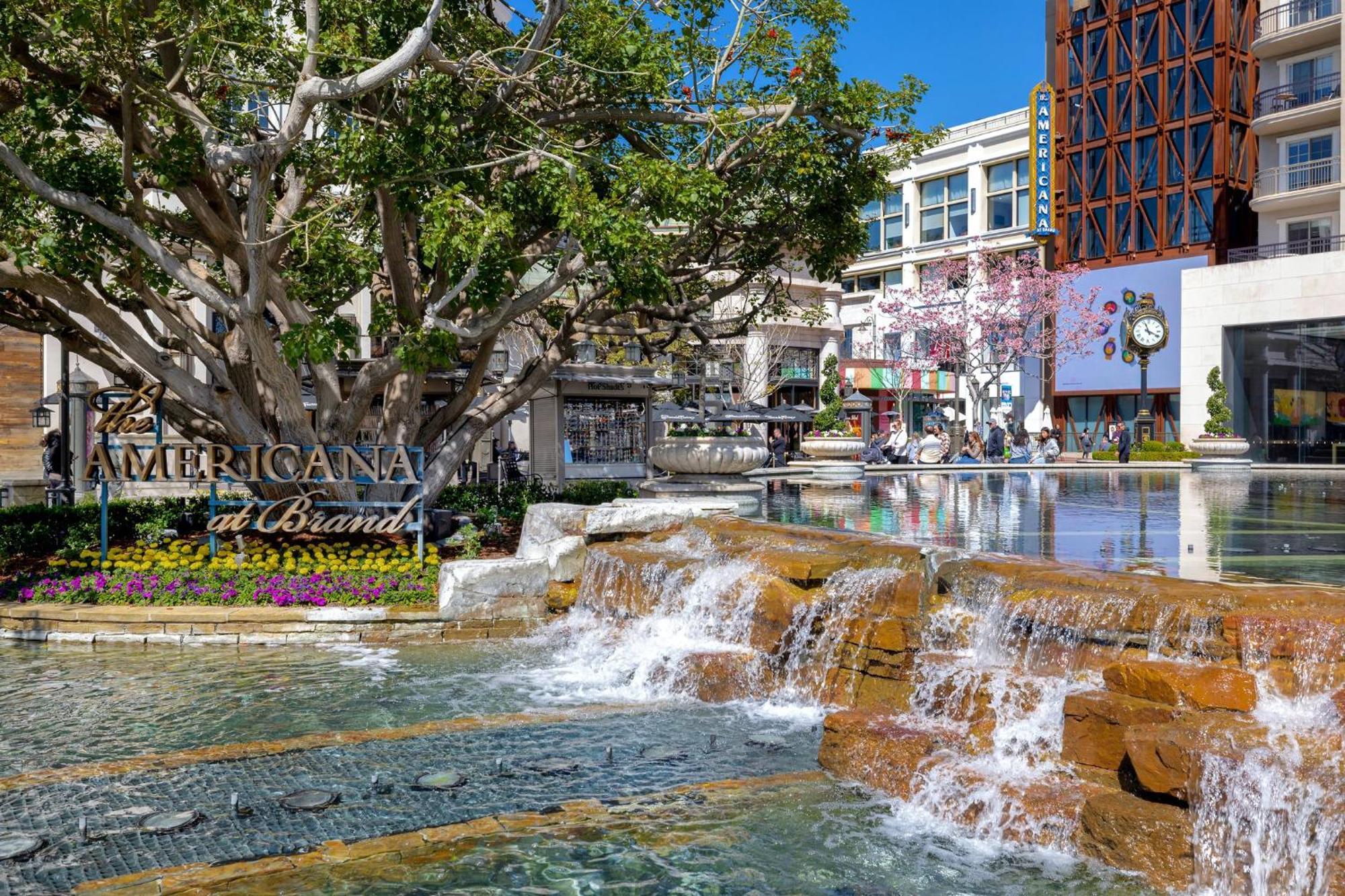 Holiday Inn Express & Suites - Glendale Downtown Экстерьер фото